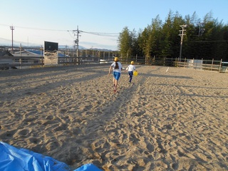 馬場でビーチフラッグ 清流の国 岐阜の放課後等デイサービス 短期入所 児童発達支援